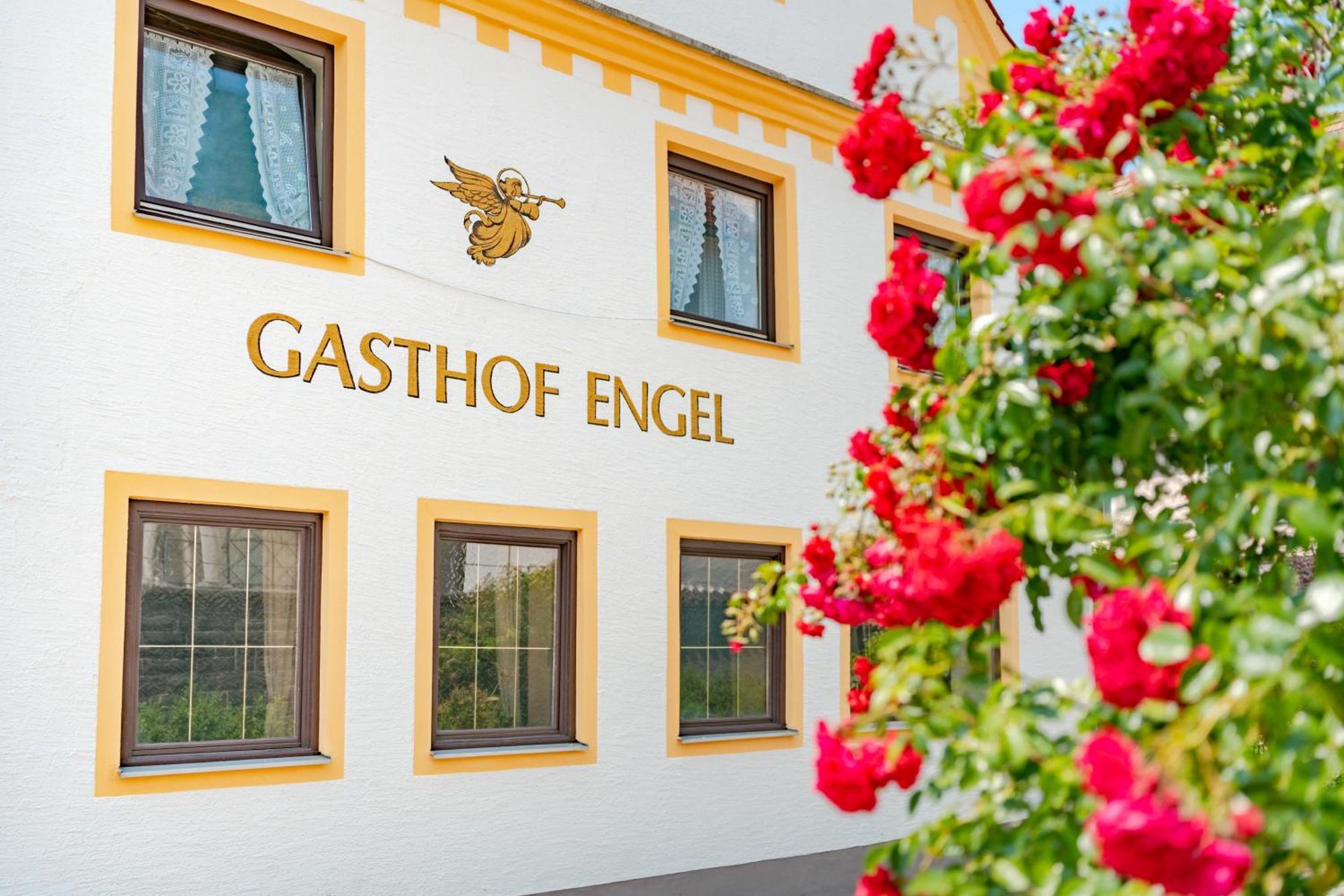 Hotel Garni "Zum Engel" Oberguenzburg Exterior photo